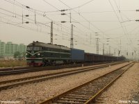 DF4-0526 leading a goods train through Tangxi.