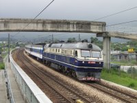 With rainfall in the background, a northbound DF11 heading toward Fanling.